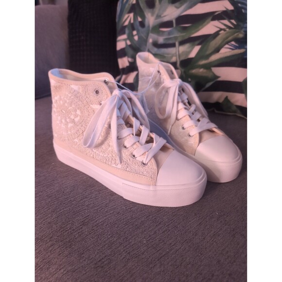 White lace high top shoes size 8 - Picture 1 of 7